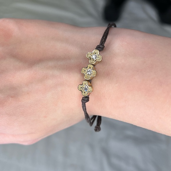 Shiny gold coloured bracelet - Picture 3 of 5